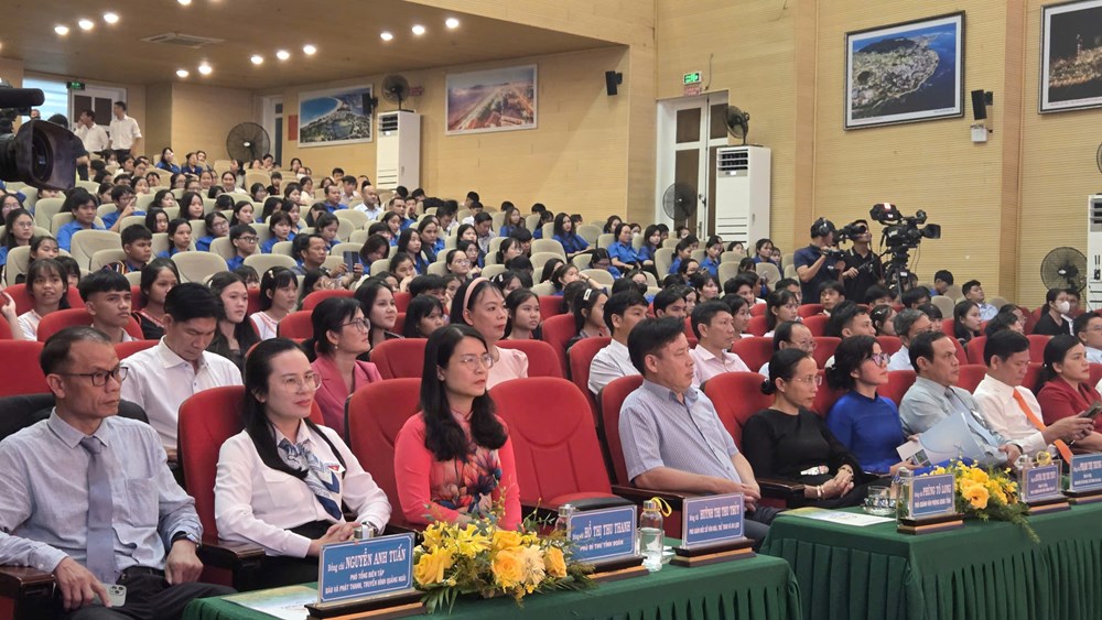 Công diễn và trao giải Cuộc thi video clip tuyên truyền về Đại hội Đảng bộ tỉnh Quảng Ngãi - ảnh 1