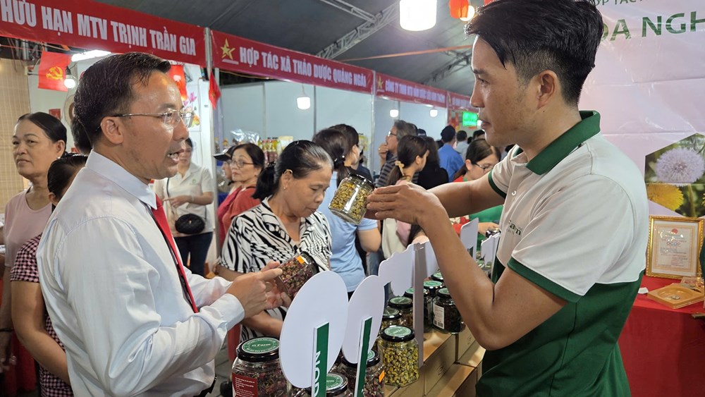 Mở ra cơ hội phát triển kinh tế từ trồng hoa hữu cơ - ảnh 7