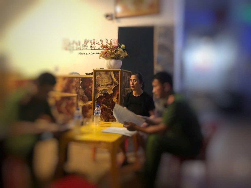 Kiểm tra hàng loạt cơ sở karaoke và massage phát hiện một số đối tượng dương tính ma túy - ảnh 1