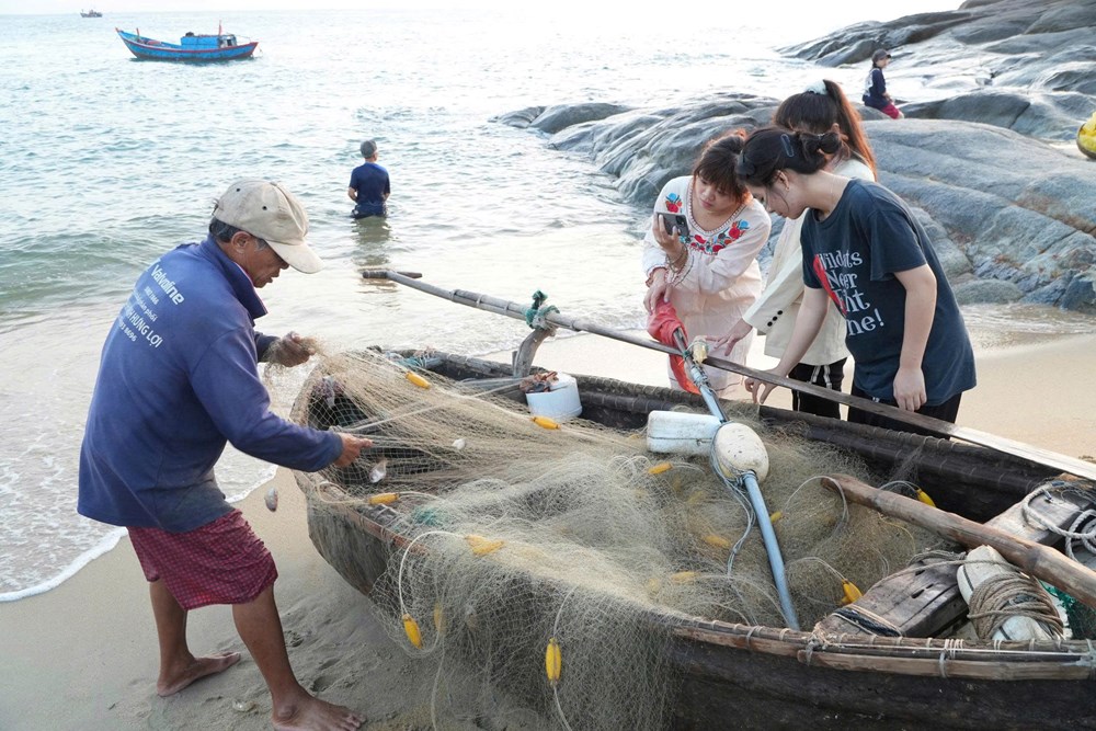 Làm du lịch từ bản sắc làng chài và hoạt động nghề cá - ảnh 2