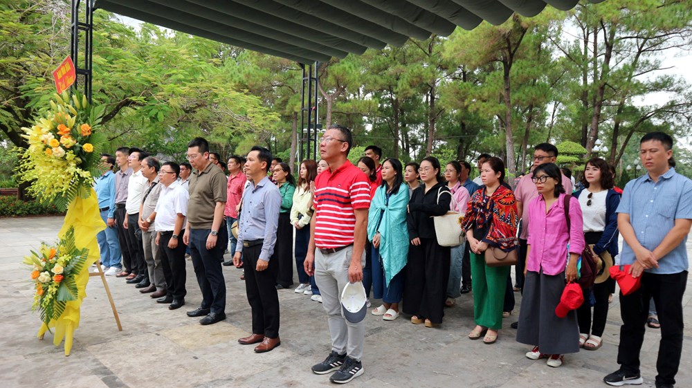 Báo Văn Hóa tri ân các Anh hùng liệt sĩ tại Quảng Trị - ảnh 1