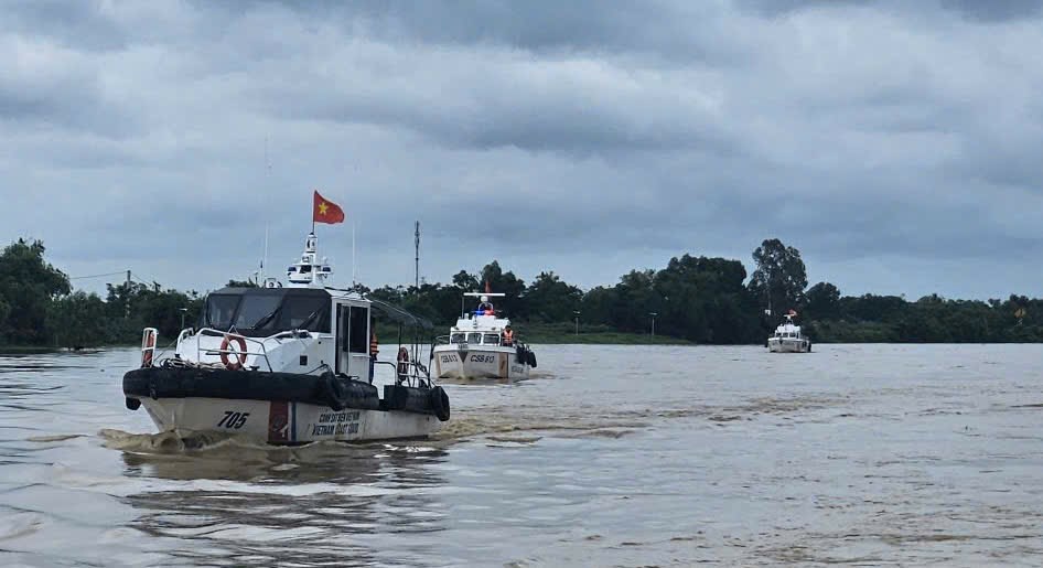 Bộ Tư lệnh Vùng Cảnh sát biển 2 sẵn sàng hỗ trợ ngư dân trên biển - ảnh 3