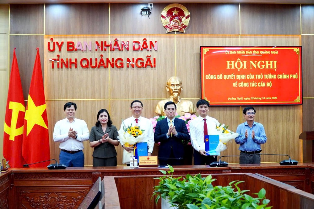 Trao Quyết định cho hai tân Phó Chủ tịch UBND tỉnh Quảng Ngãi - ảnh 1