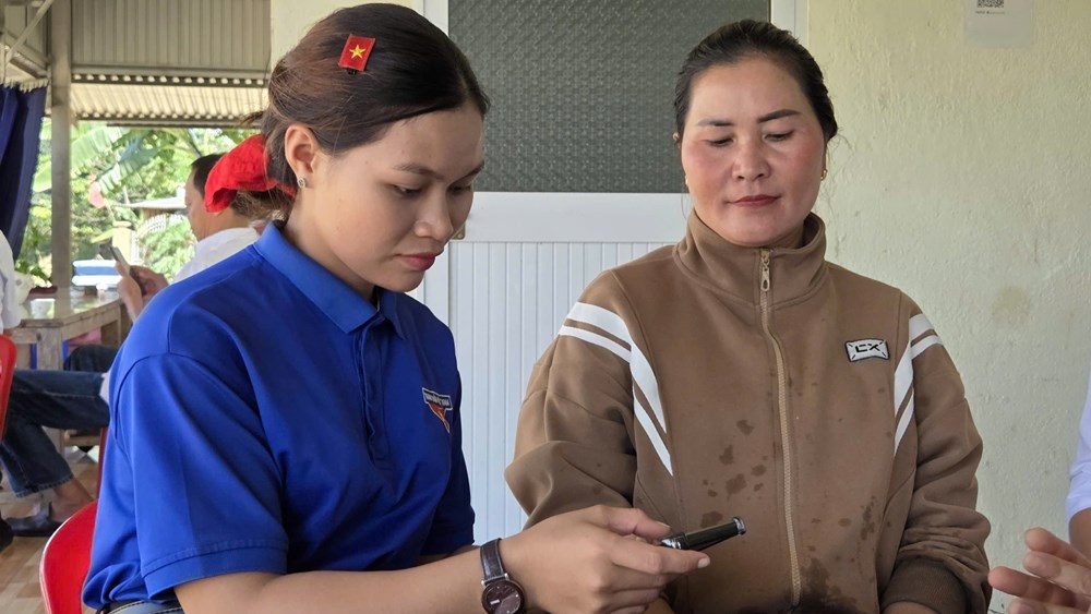 Chuyển đổi số đến gần với người dân miền núi - ảnh 1
