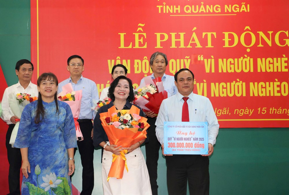 Quảng Ngãi tiếp nhận hơn 2,2 tỉ đồng ủng hộ quỹ “Vì người nghèo” - ảnh 3