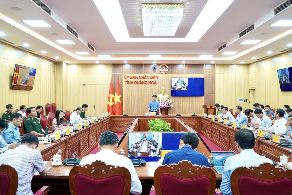 Quảng Ngãi triển khai các biện pháp ứng phó bão số 12 - ảnh 4