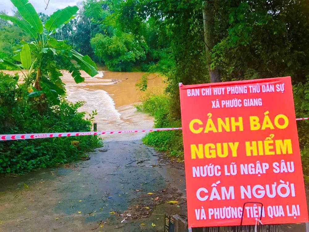 Tập trung ứng phó bão số 12 và mưa lớn gây nguy cơ ngập lụt, sạt lở đất, lũ quét - ảnh 4
