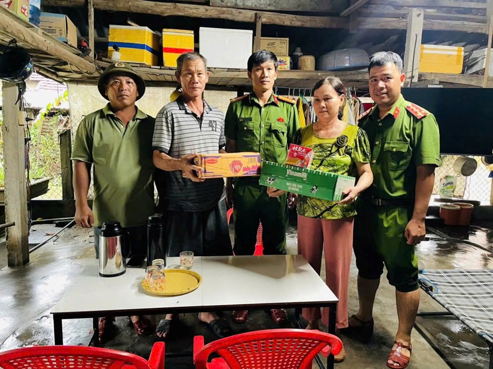 Tập trung ứng phó bão số 12 và mưa lớn gây nguy cơ ngập lụt, sạt lở đất, lũ quét - ảnh 7