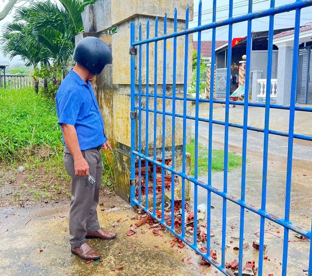 95 học sinh may mắn thoát nạn khi sét đánh trúng cổng trường học - ảnh 1