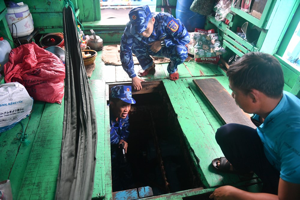 Bộ Tư lệnh Vùng Cảnh sát biển 2 kịp thời cứu tàu cá bị nạn trên biển  - ảnh 4