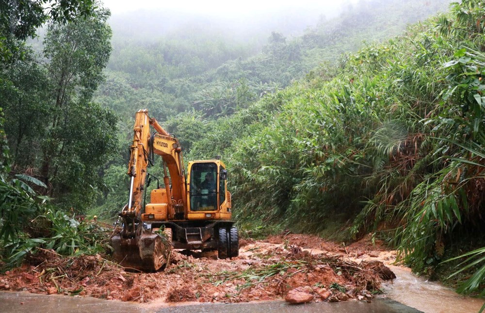Triển khai các giải pháp khắc phục tình trạng sạt lở, đảm bảo lưu thông an toàn - ảnh 4