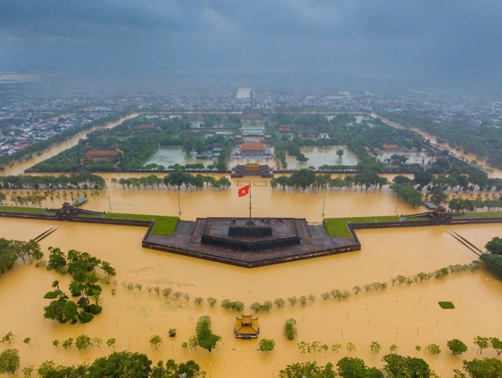 Nước lũ nhấn chìm di sản Huế - ảnh 4