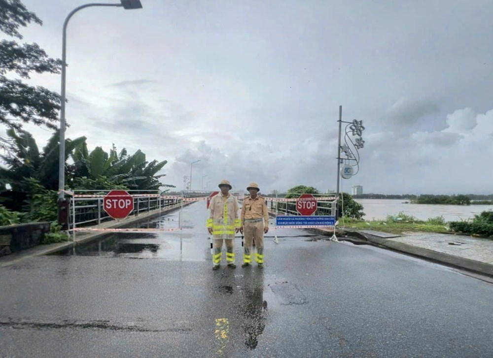 Quảng Ngãi tạm cấm phương tiện lưu thông qua cầu Trà Khúc 1 - ảnh 1