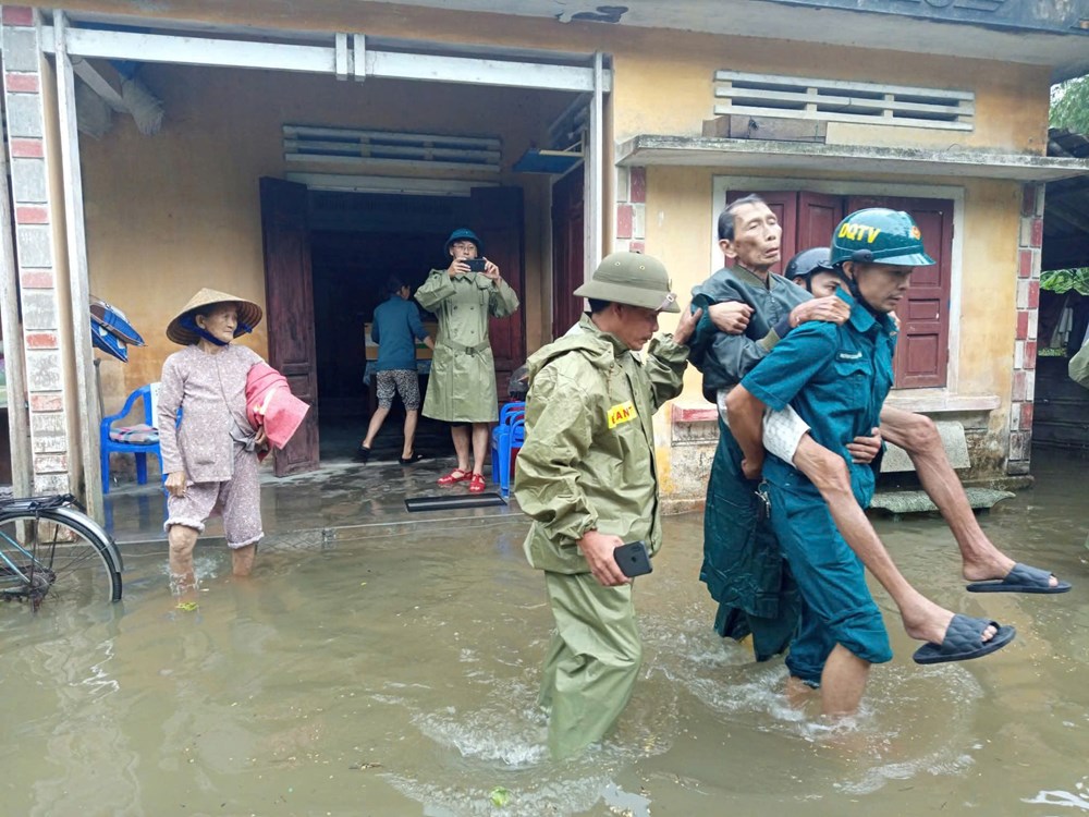 Mưa lũ gây thiệt hại nặng nề ở Quảng Ngãi - ảnh 4