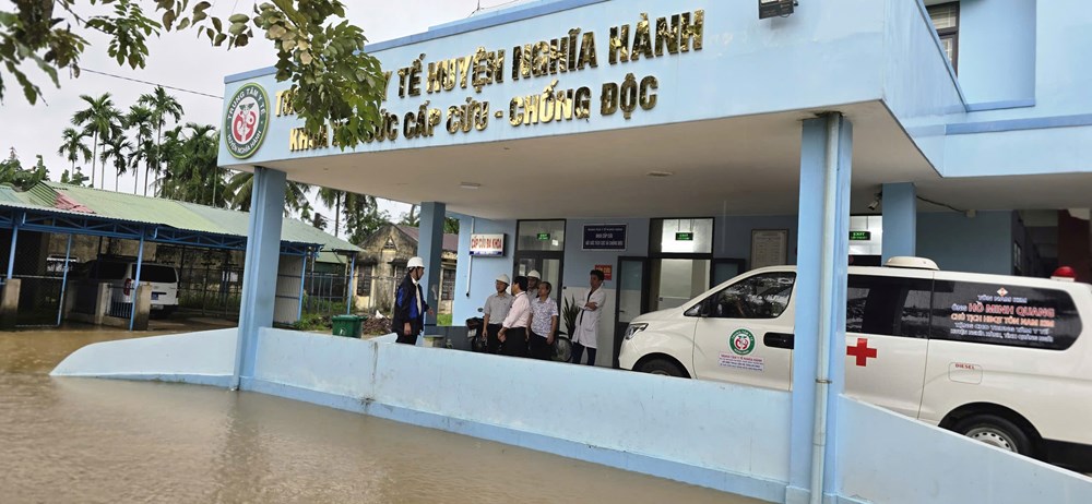 Ngành Y tế Quảng Ngãi chủ động ứng phó với mưa lũ - ảnh 1