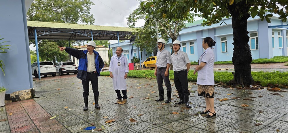 Ngành Y tế Quảng Ngãi chủ động ứng phó với mưa lũ - ảnh 4