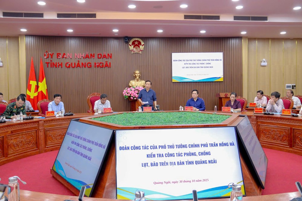 Phó Thủ tướng Trần Hồng Hà điện thoại trực tiếp cho người dân vùng đang bị chia cắt giao thông - ảnh 4