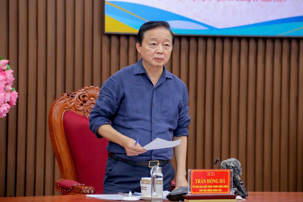 Phó Thủ tướng Trần Hồng Hà điện thoại trực tiếp cho người dân vùng đang bị chia cắt giao thông - ảnh 6