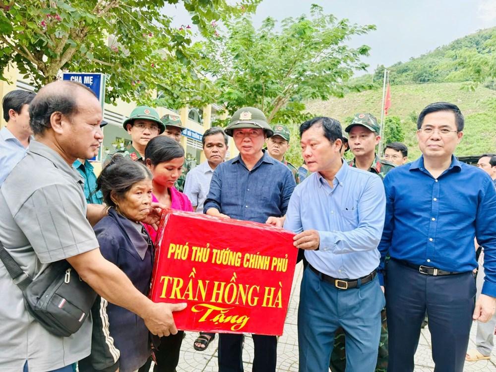Phó Thủ tướng Trần Hồng Hà điện thoại trực tiếp cho người dân vùng đang bị chia cắt giao thông - ảnh 3