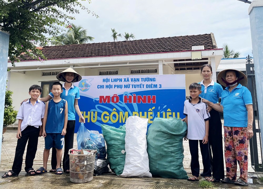 Những “bông hoa” tỏa hương giữa đời thường - ảnh 6
