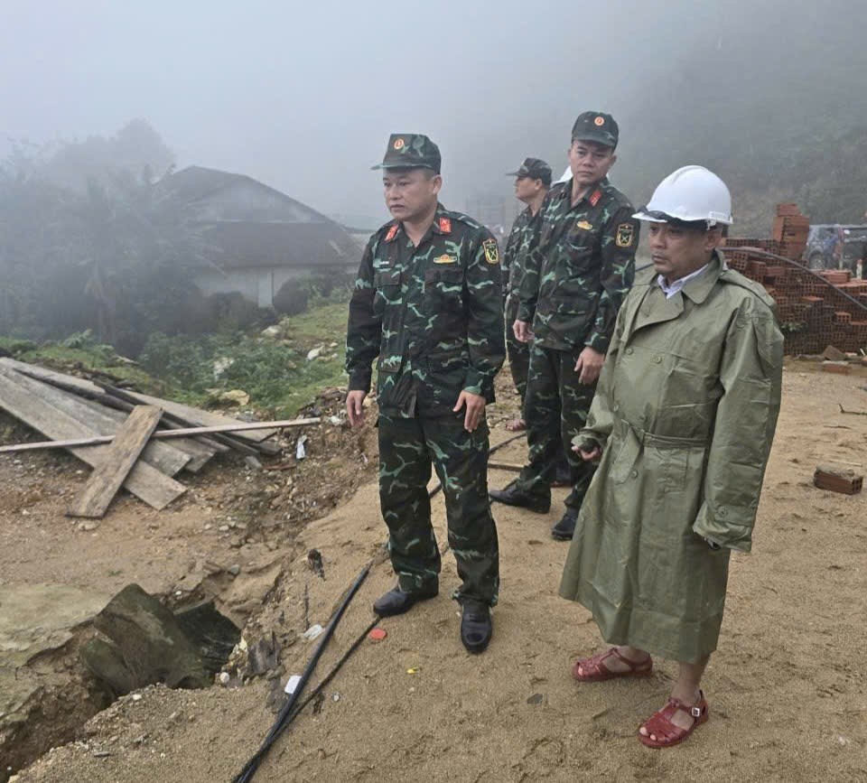 Quảng Ngãi tiếp tục có mưa to, thêm nhiều điểm sạt lở, nứt đất - ảnh 1