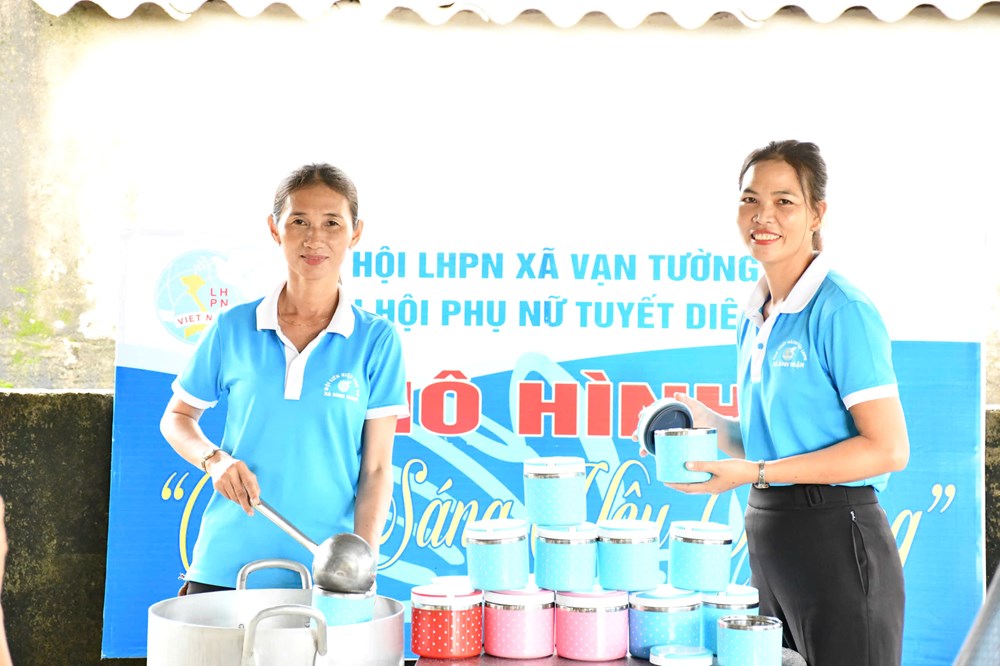 Những “bông hoa” tỏa hương giữa đời thường - ảnh 5