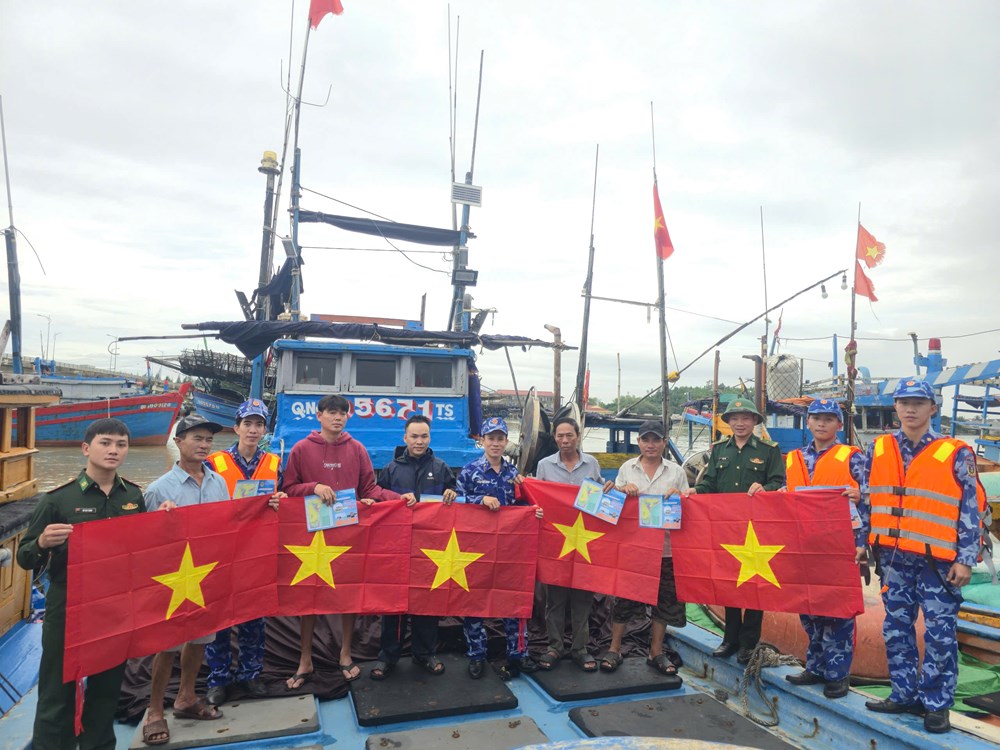 Đẩy mạnh tuyên truyền chống khai thác IUU cho ngư dân - ảnh 3