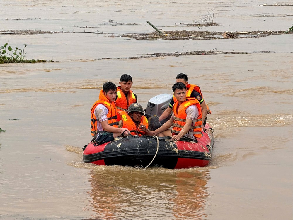 Mưa lũ tại Quảng Ngãi làm 4 người chết do đuối nước, 2 người mất tích - ảnh 1