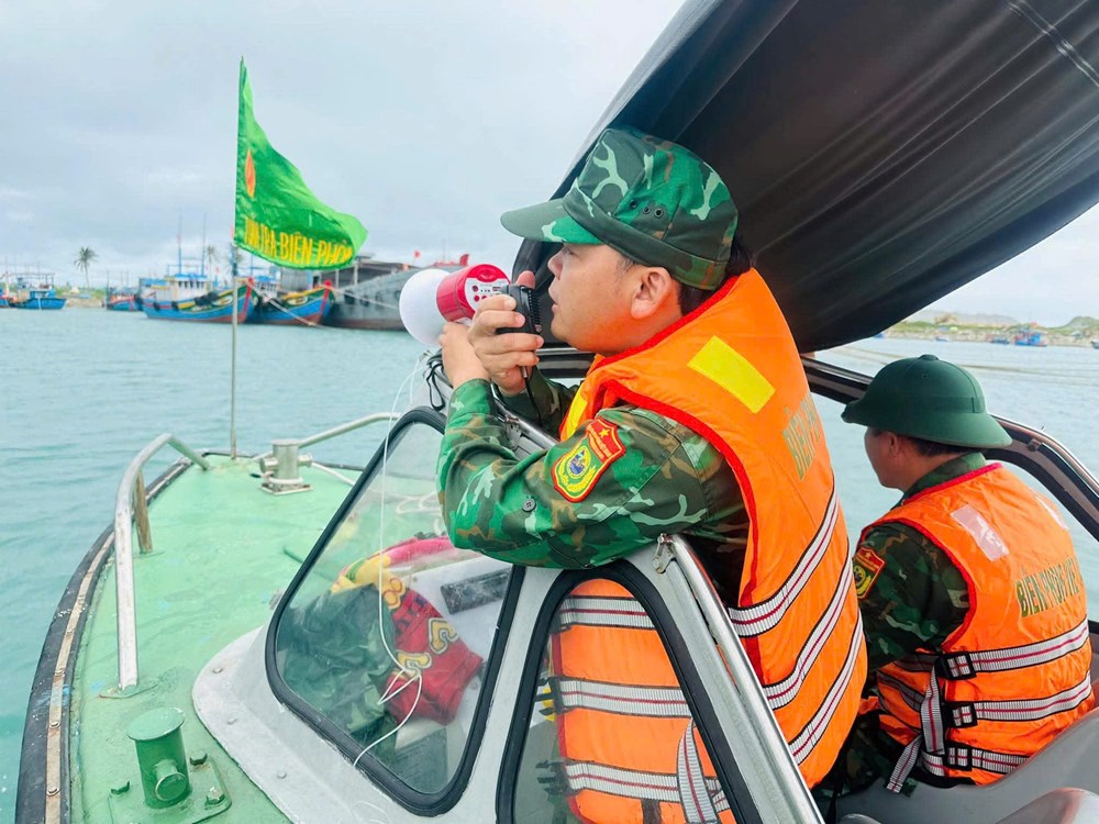 Cấm các loại tàu thuyền ra biển hoạt động từ 19 giờ ngày 5.11 - ảnh 1