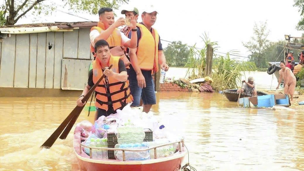 Biệt đội cứu hộ 0 đồng Quảng Ngãi chính thức ra quân hỗ trợ người dân - ảnh 4