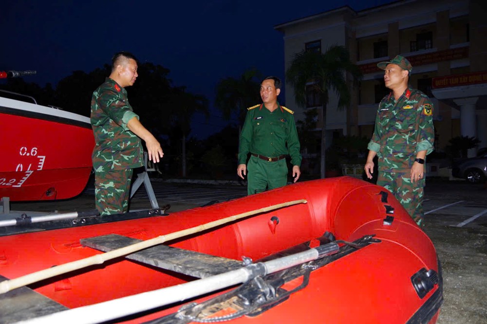 Quảng Ngãi hoãn tất cả các cuộc họp, hội nghị chưa cần thiết tập trung ứng phó bão - ảnh 4