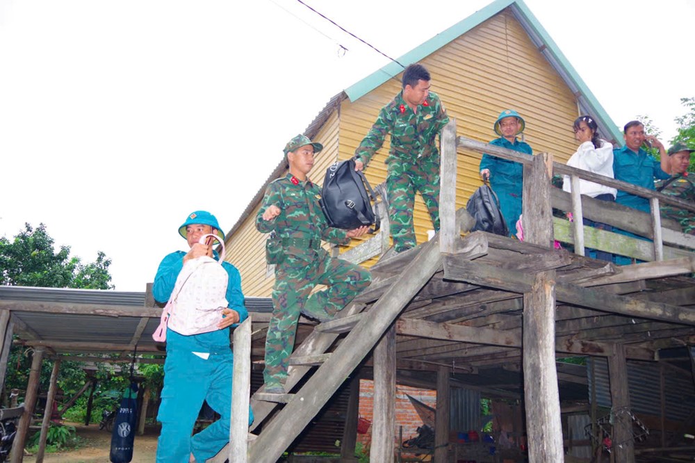 Quảng Ngãi hoãn tất cả các cuộc họp, hội nghị chưa cần thiết tập trung ứng phó bão - ảnh 3