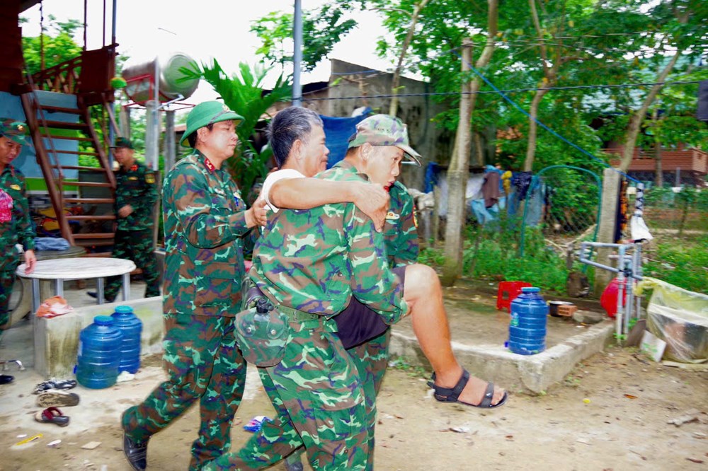 Quảng Ngãi hoãn tất cả các cuộc họp, hội nghị chưa cần thiết tập trung ứng phó bão - ảnh 1