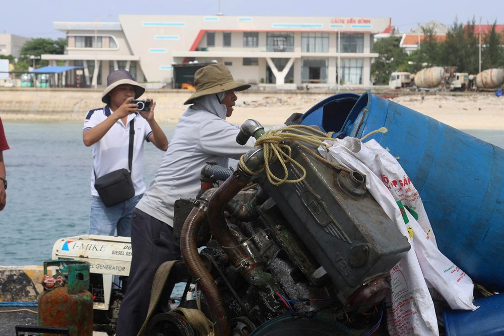 Thuyền trưởng đánh đổi con tàu giành lấy sự sống của 14 người  - ảnh 5