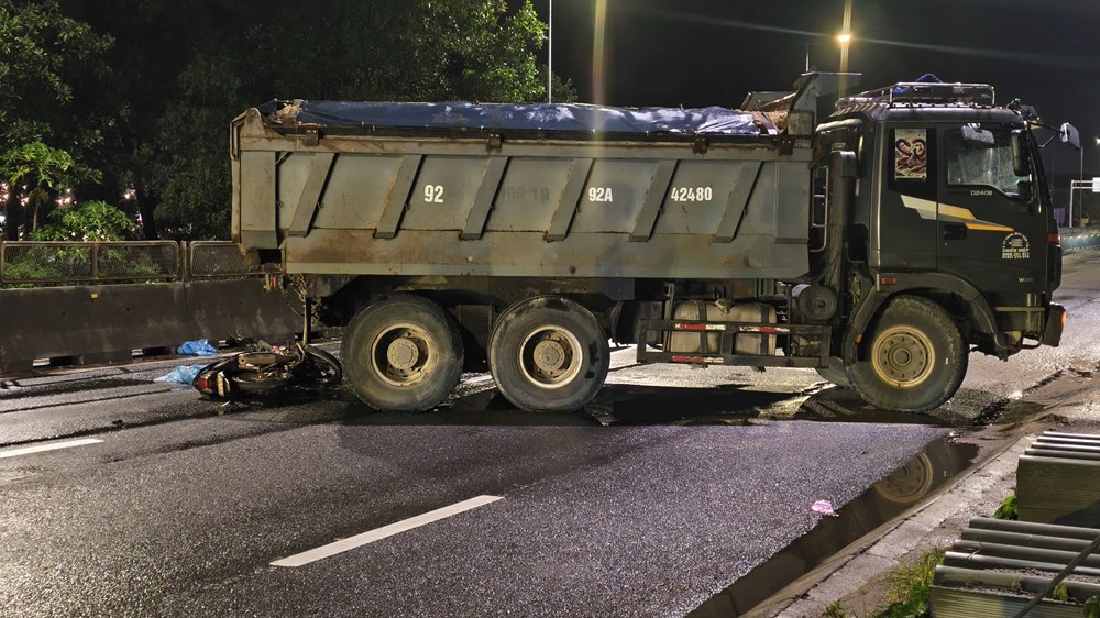 Tai nạn trên Quốc lộ 1 gây ùn tắc kéo dài - ảnh 1