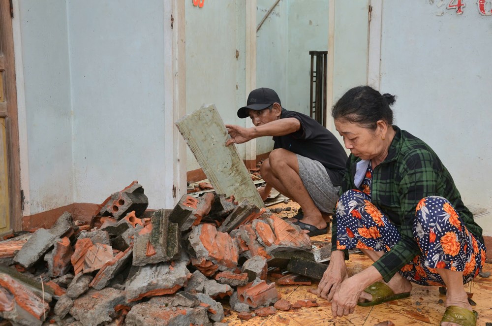 Người dân Quảng Ngãi kể lại giây phút kinh hoàng trận lốc xoáy cuốn phăng nhà cửa - ảnh 4