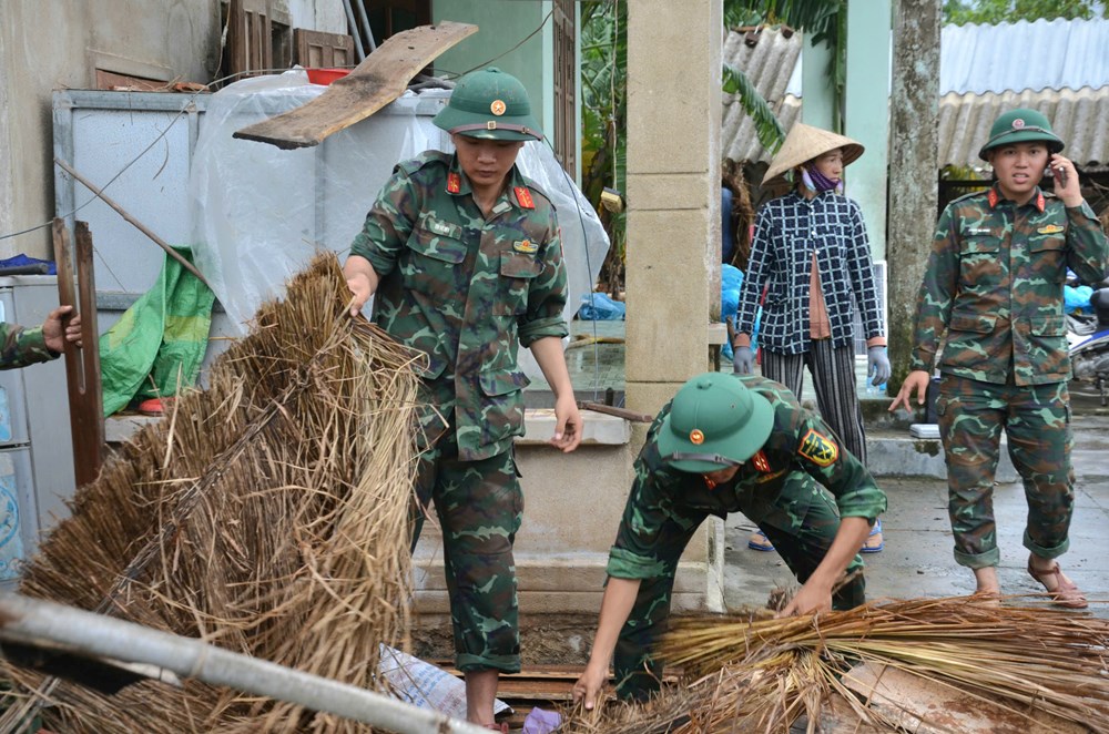 Người dân Quảng Ngãi kể lại giây phút kinh hoàng trận lốc xoáy cuốn phăng nhà cửa - ảnh 9