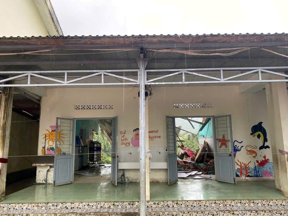 Di dời toàn bộ học sinh và giáo viên một trường miền núi Quảng Ngãi do sạt lở - ảnh 4