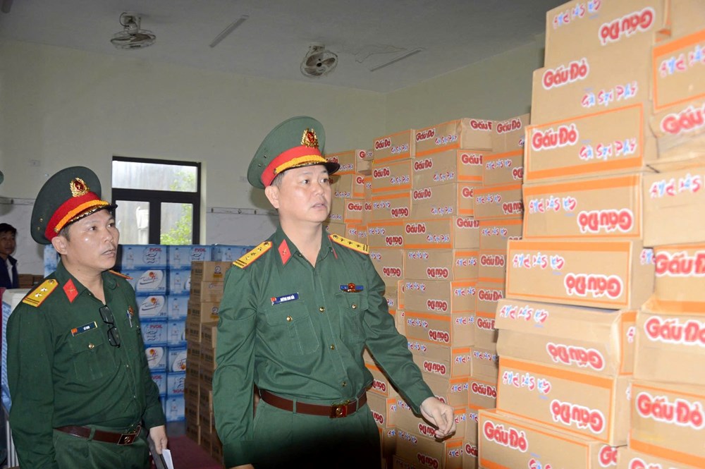  Lực lượng Bộ CHQS Quảng Ngãi hỗ trợ khắc phục mưa lũ  - ảnh 1