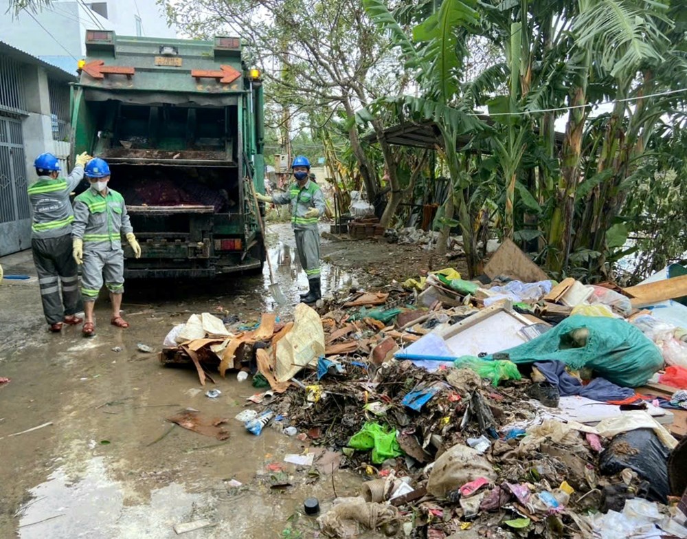 Môi trường Đô thị Quảng Ngãi hỗ trợ khắc phục môi trường sau lũ tại Đắk Lắk - ảnh 1