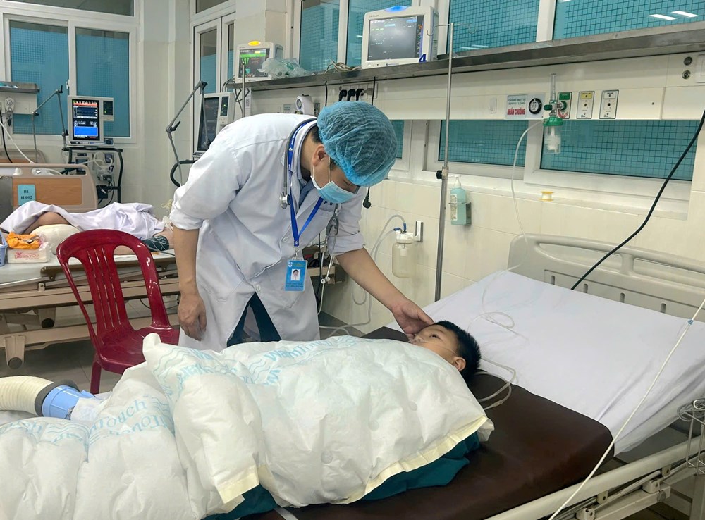 Nghi vấn người cha ôm 2 con nhỏ nhảy cầu tự tử - ảnh 3