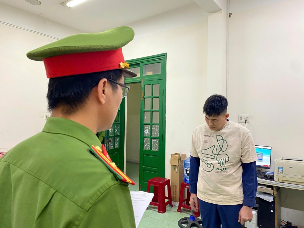 Bắt khẩn cấp người cha ôm 2 con nhỏ nhảy cầu, khiến một cháu tử vong - ảnh 1