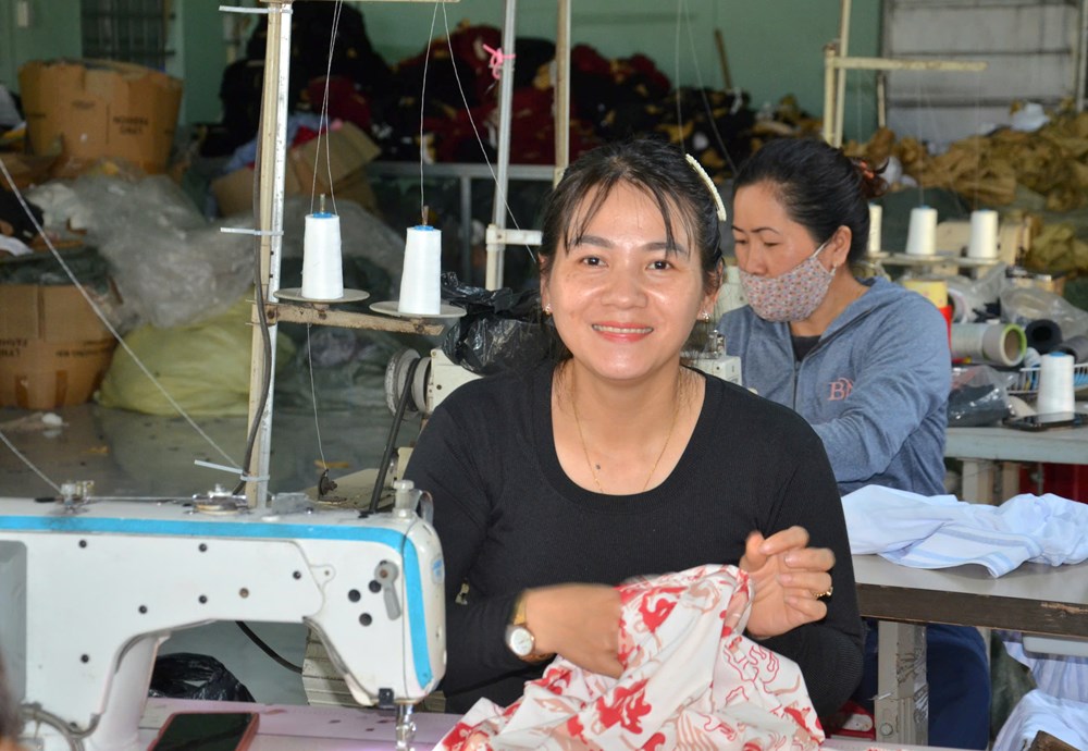 Cơ sở may gia công góp phần giải quyết việc làm cho lao động nông thôn xã Mộ Đức - ảnh 6