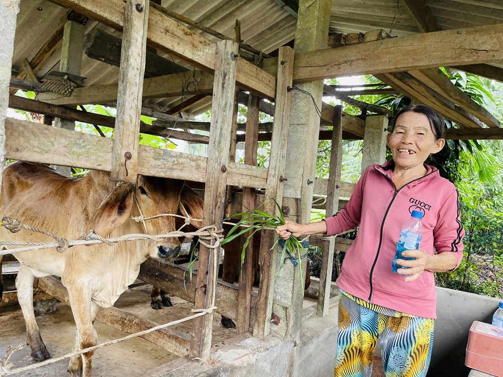 Xã Nghĩa Hành trao sinh kế cho người nghèo - ảnh 2