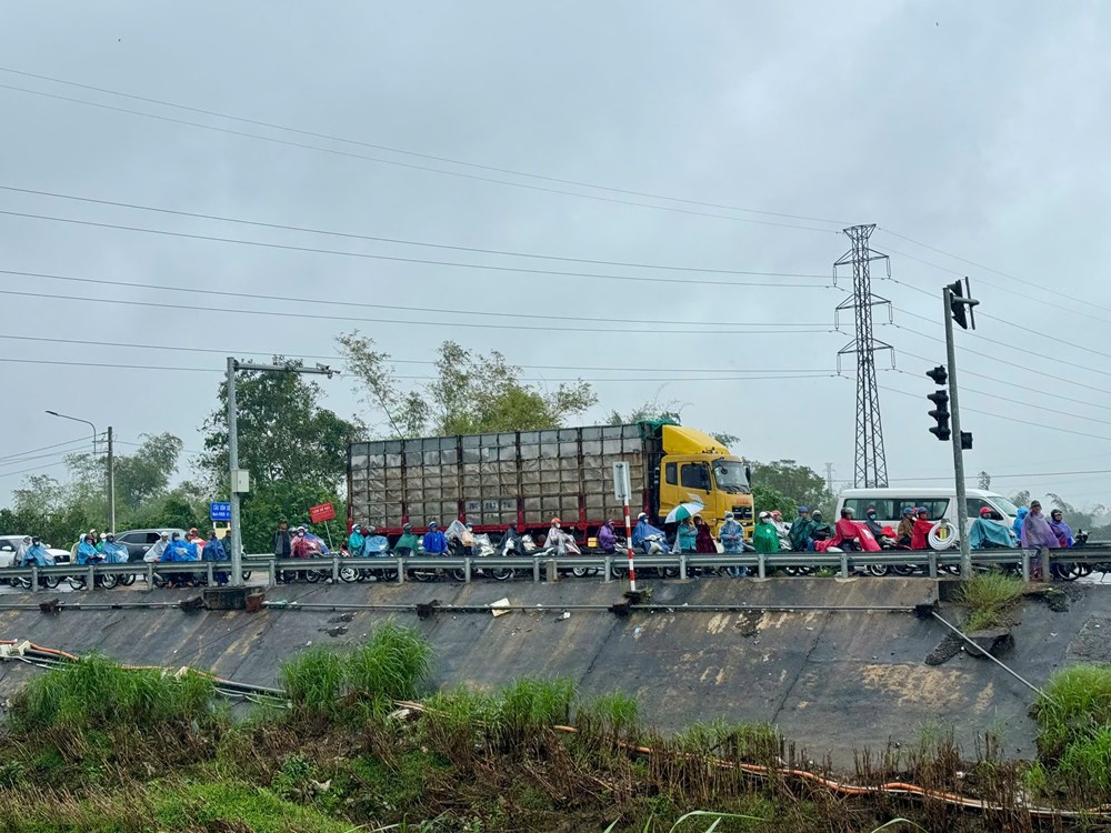 Vượt đèn đỏ, một người tử vong tại chỗ sau va chạm ô tô - ảnh 3