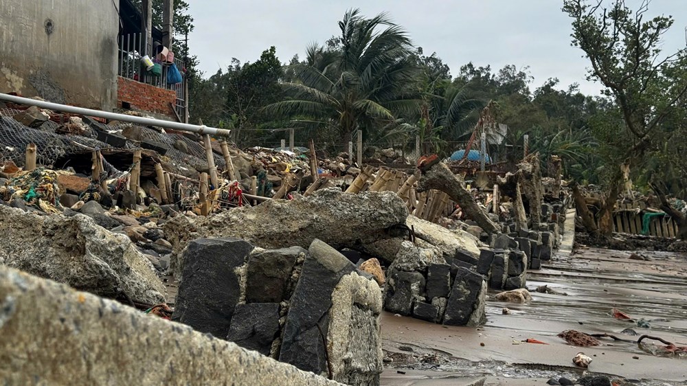 Người dân ven biển bất an khi nhà cửa đứng trước nguy cơ bị “xóa sổ” - ảnh 3