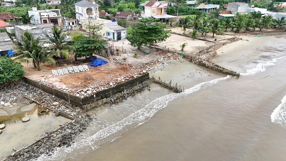 Người dân ven biển bất an khi nhà cửa đứng trước nguy cơ bị “xóa sổ” - ảnh 7