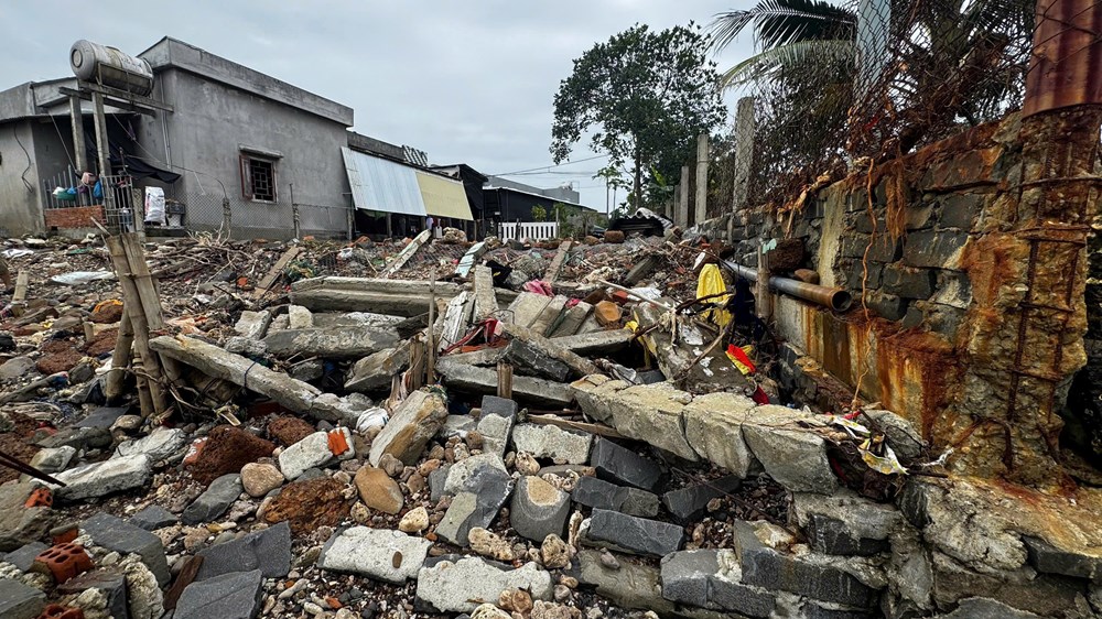 Người dân ven biển bất an khi nhà cửa đứng trước nguy cơ bị “xóa sổ” - ảnh 6