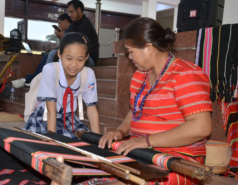 “Sắc màu thổ cẩm” tại Tuần Di sản Văn hoá Quảng Ngãi - ảnh 4
