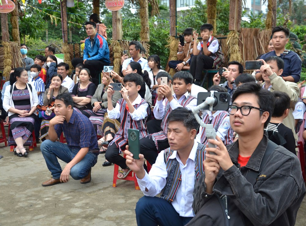 “Sắc màu thổ cẩm” tại Tuần Di sản Văn hoá Quảng Ngãi - ảnh 7